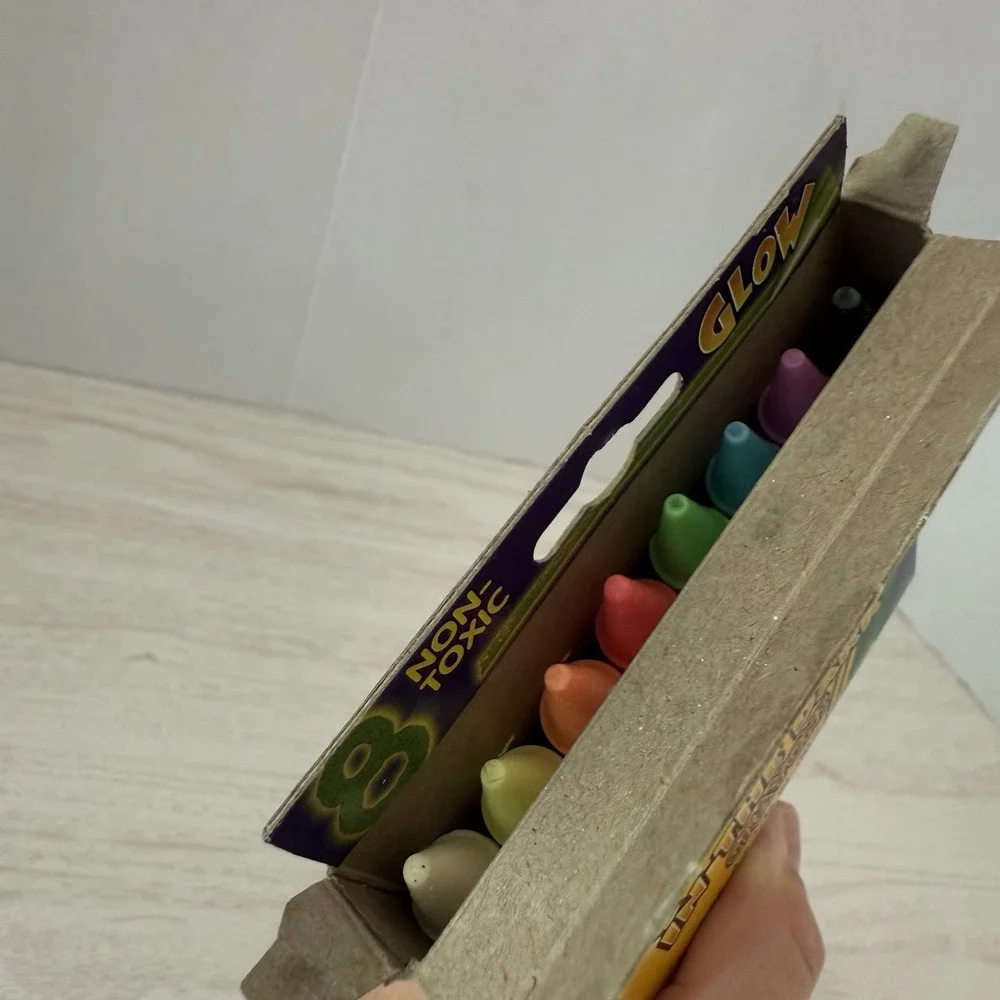 Crayola‎ Glow in the Dark Crayons 8 Pack New Unused Vintage 1997